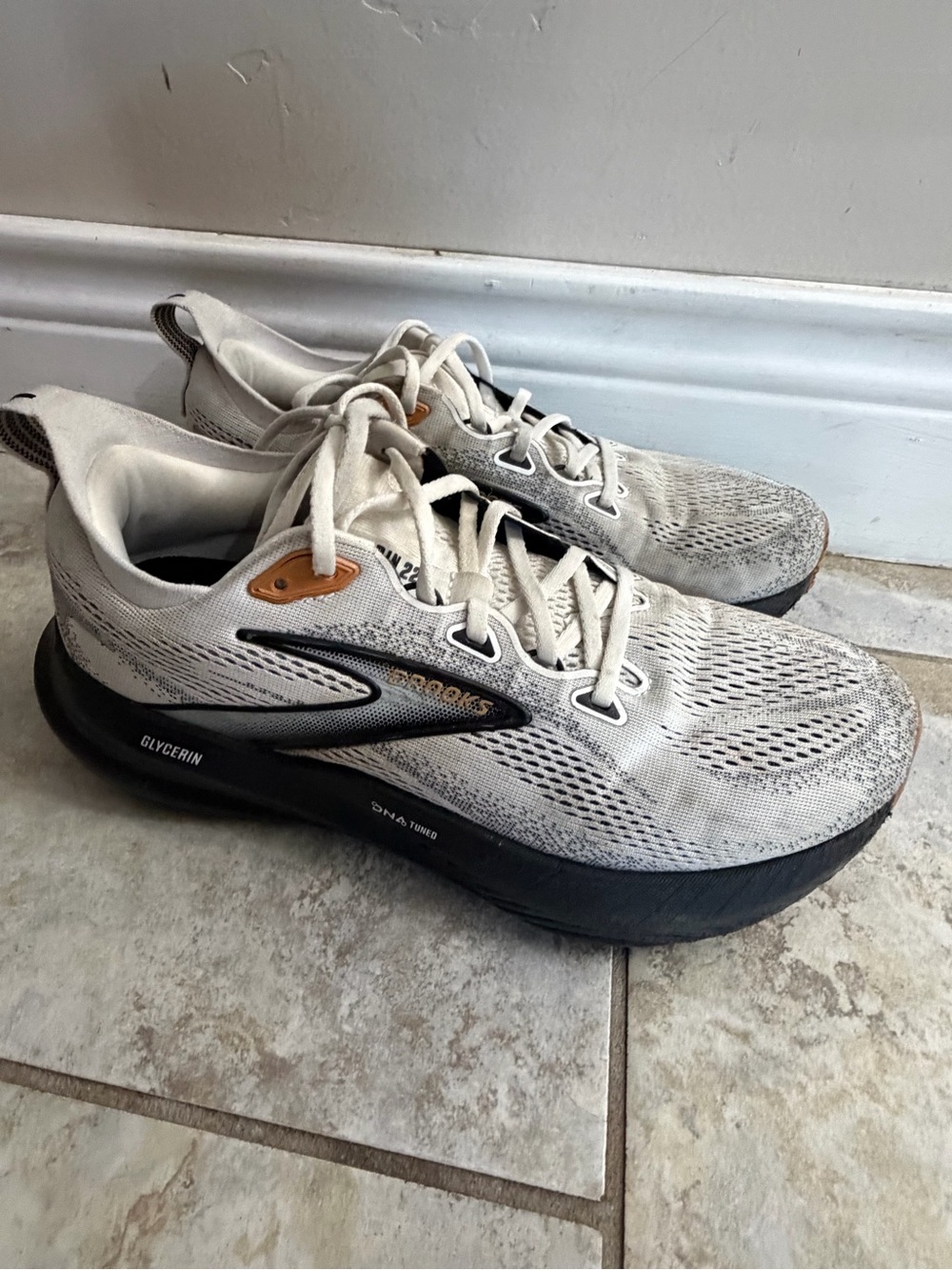 Brooks Men’s Glycerin Running Shoes in Cream and Black with Tan Accent 9.5